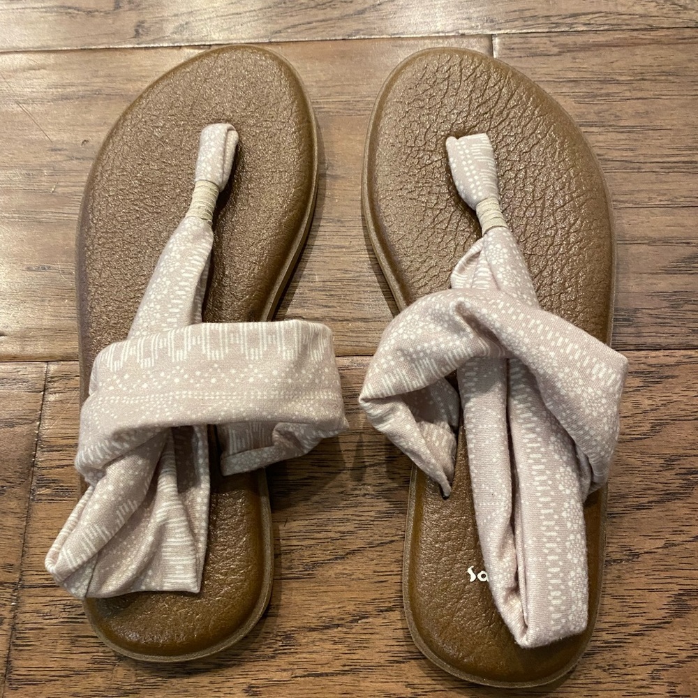 Sanuk Yoga Slings!! Super cute! Perfect Condition!